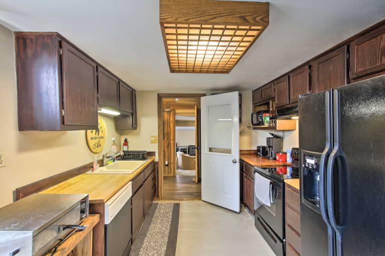 Dtwn Sheboygan Apt Above Local Bar! — photo 3