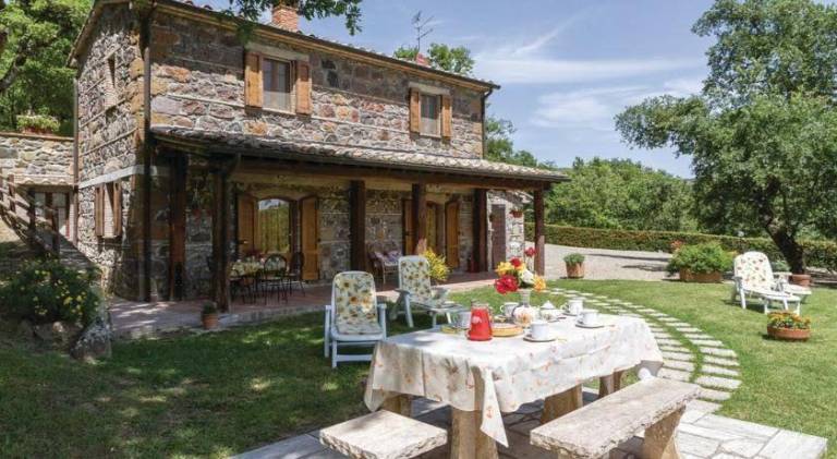 Rental apartment with 3 rooms for 5 persons in Radicofani