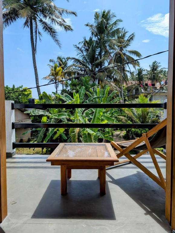 Lush current beach house — photo 4