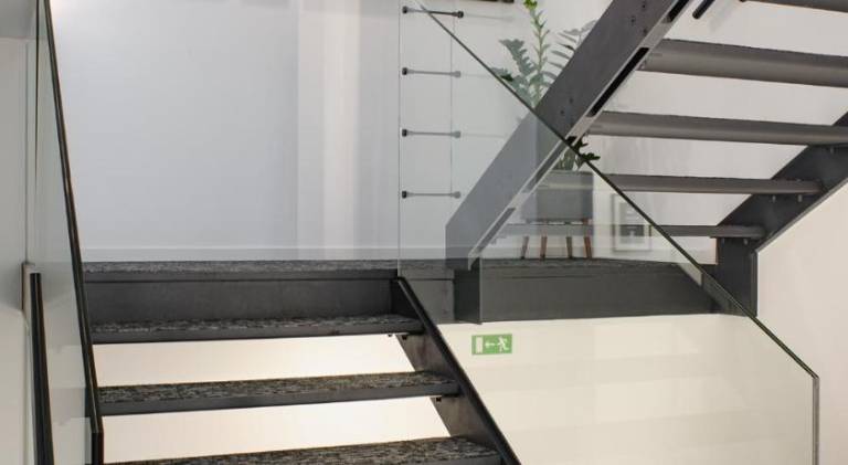 Serviced apartment with patio & yard | Pets allowed — photo 5