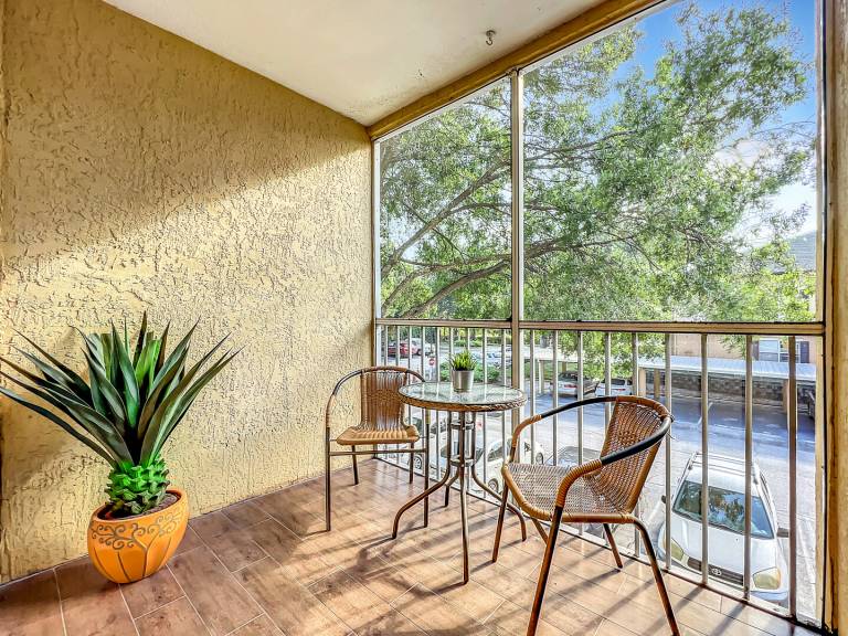 Family-oriented condo with patio & private pool | Dogs allowed — photo 2