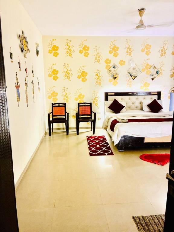 Charming house with patio | Dogs allowed in Vrindavan