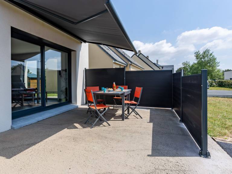 Lovely vacation home with patio, grill & yard | Pet-friendly — photo 3