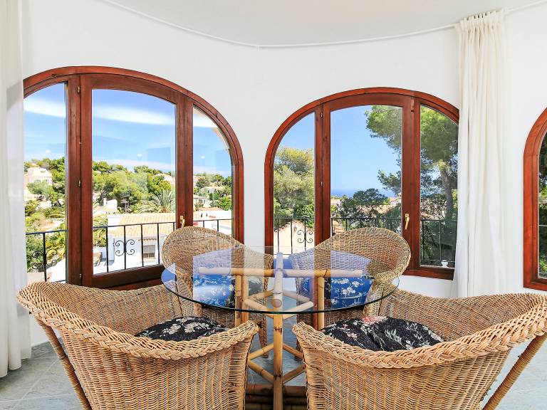 Vacation home with grill, yard & patio — photo 4