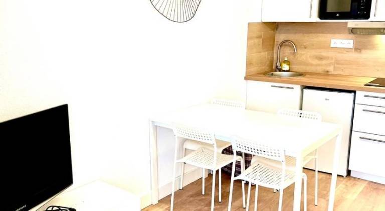 Holiday apartment with patio in Saint-Laurent-du-Var