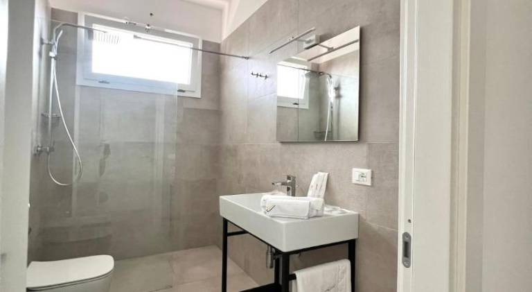 Serviced apartment with yard — photo 2