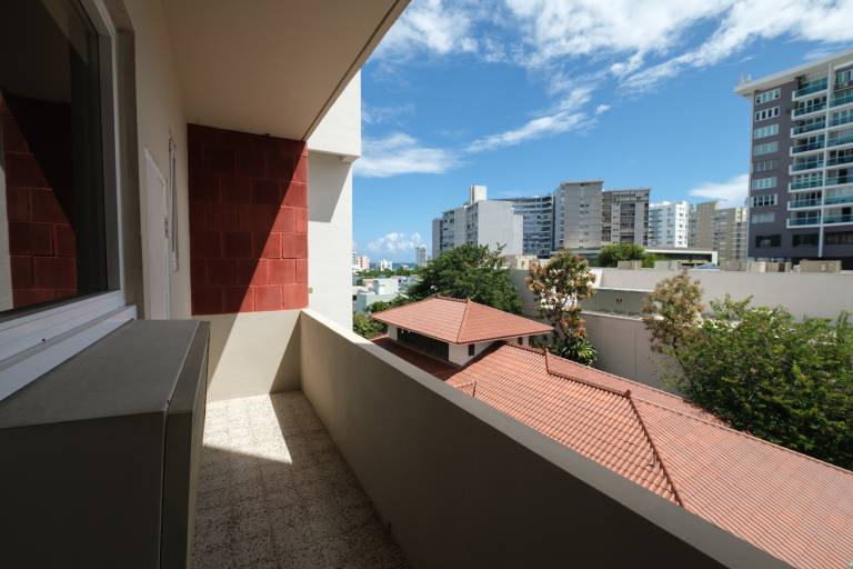 Smart TV AC Free Parking Near Old San Juan