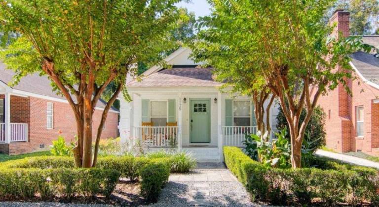 Ample vacation home with jacuzzi | Pets are welcome in Mount Pleasant, SC