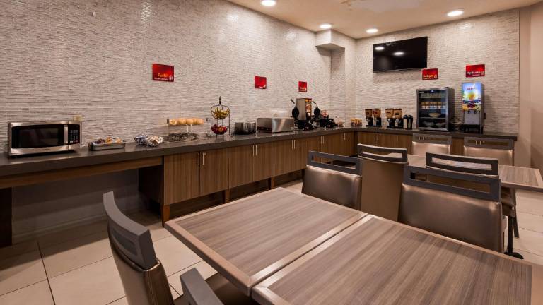 Best Western Plus New Cumberland Inn & Suites — photo 4