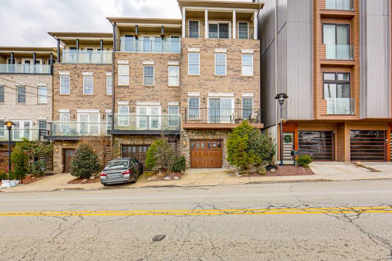 2 Mi to Market Sq! Row House w/ Dedicated Office in Pittsburg, PA