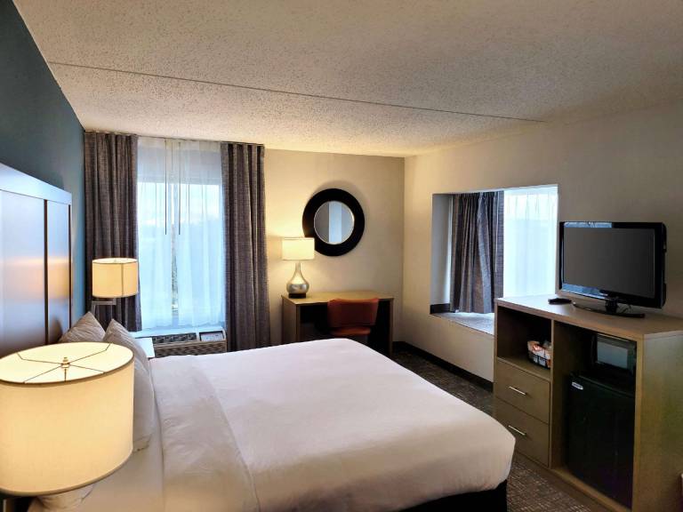 Comfort Inn & Suites Alexandria West in Fairfax, VA
