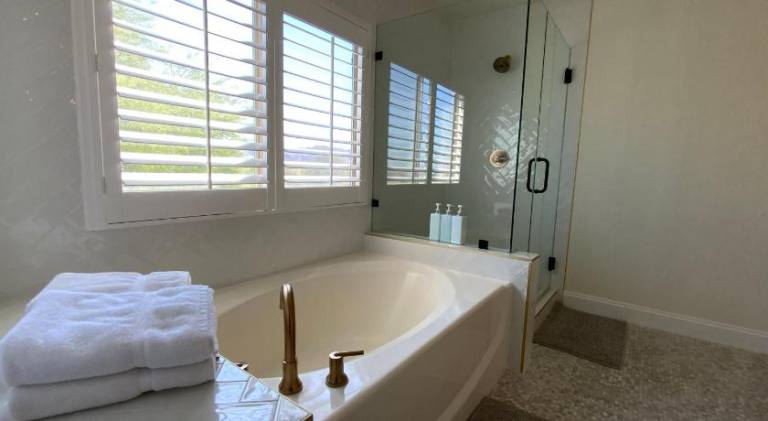 Buddha Gem, Central 6 Bed Room Luxury Home with Pool Hot Tub Game Room and much more — photo 3