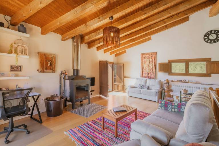 Family-friendly charming house with garden, pool & jacuzzi | Mountain view | Suitable for remote work | Pet-friendly — photo 4