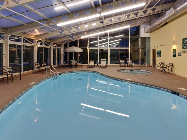 La Quinta Inn & Suites by Wyndham Plattsburgh — photo 2