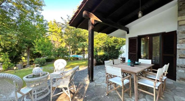 Fully equipped villa with barbeque, yard & pool | Dogs allowed — photo 2