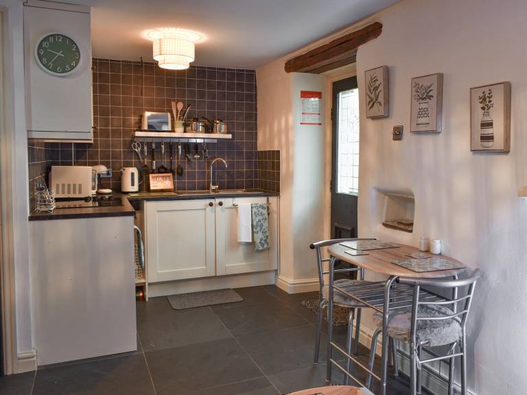Children-friendly pleasant cottage with yard & jacuzzi | Pets are welcome — photo 5