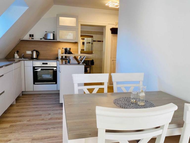 52 m² Fewo für 3 Personen mit Balkon, Parkplatz & Hund erlaubt – Haus Diana — photo 3