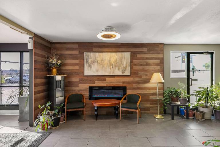 Americas Best Value Inn Lincoln Airport — photo 2