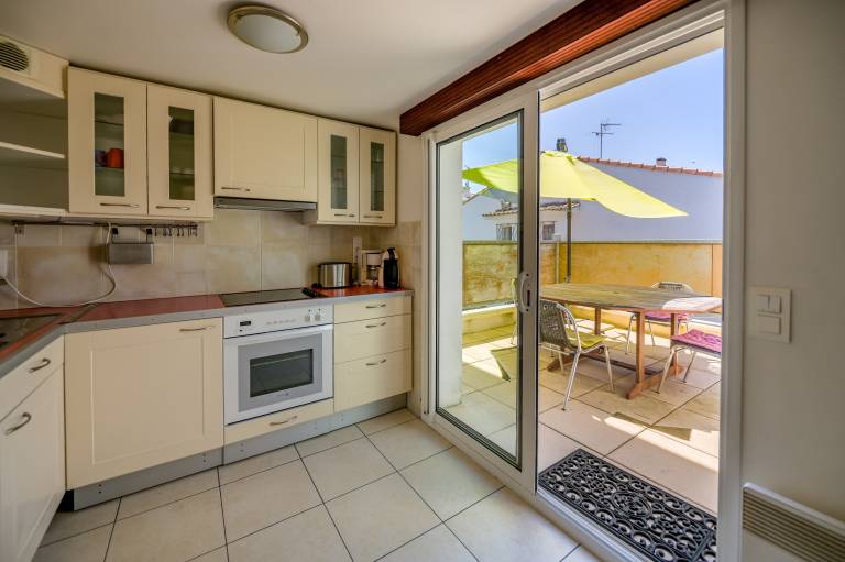 Family-oriented apartment with fast internet & terrace | Garden view | Close to the beach | Perfect for remote work | Dogs allowed — photo 4