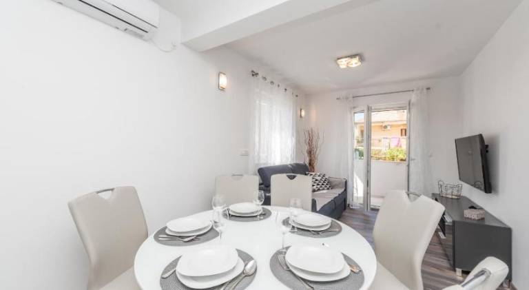 Pleasant holiday apartment with patio & BBQ | Close to the beach | Pets are welcome — photo 3