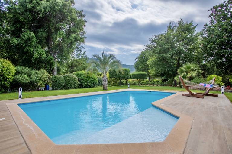 Villa with private pool, barbeque & patio — photo 3