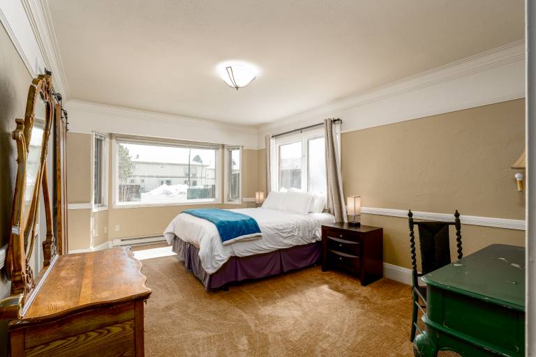Huge 3-bedroom home just 1 minute from Yellowstone. Legacy West — photo 4