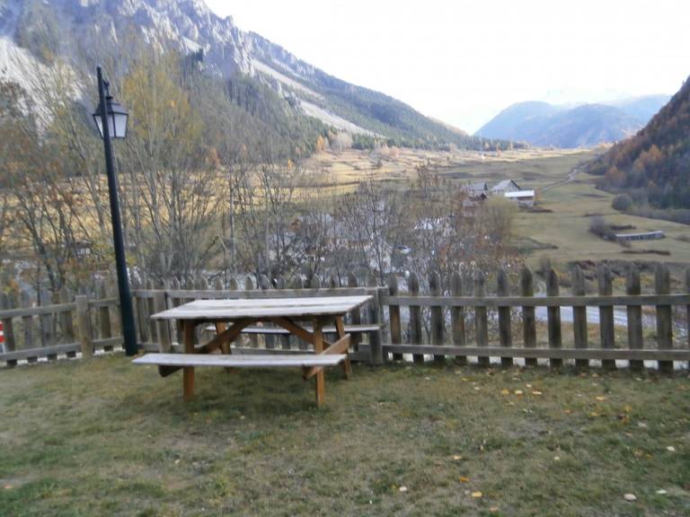 Gite with patio, grill & yard — photo 4
