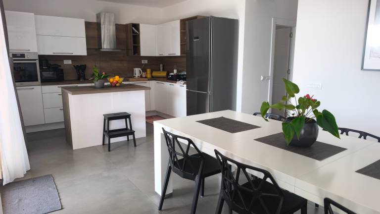 Holiday apartment with patio, garden & grill — photo 4