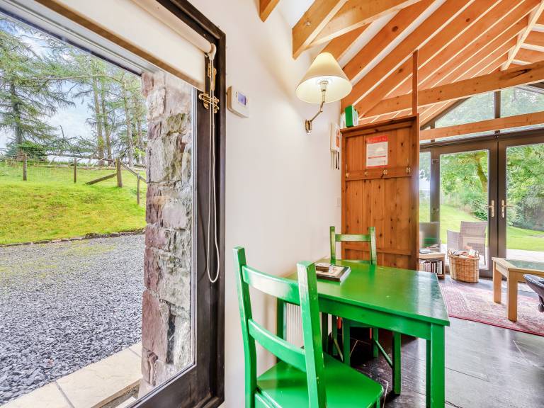 Cottage with garden & patio — photo 5