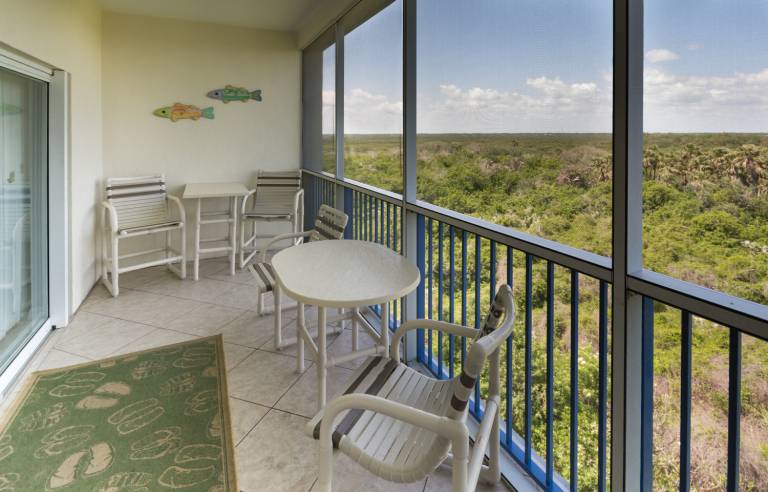 Bright Condo Overlooking the Estuary OW4 503