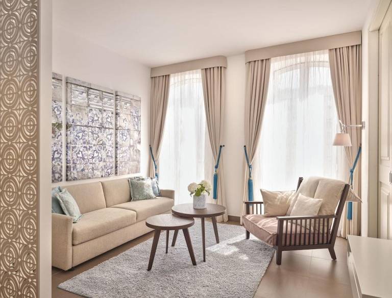 Nice apartment with patio, yard & pool | Close to Santa Justa Lift | Pet-friendly in Lisbon