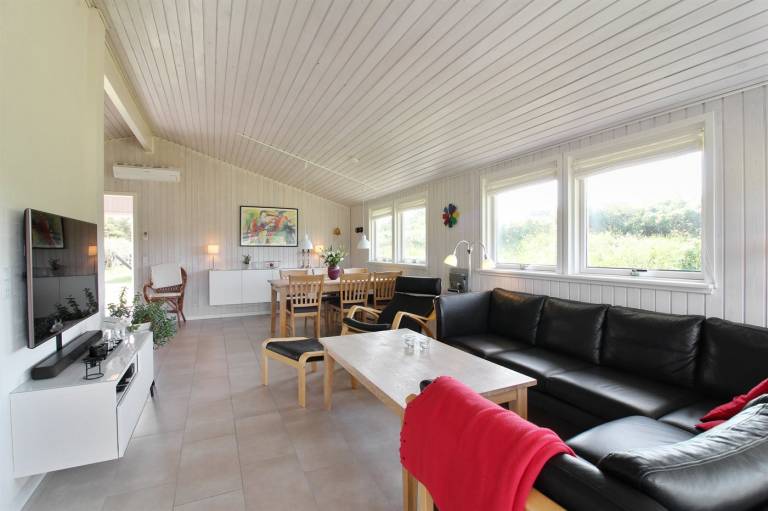 Vacation home with terrace — photo 3