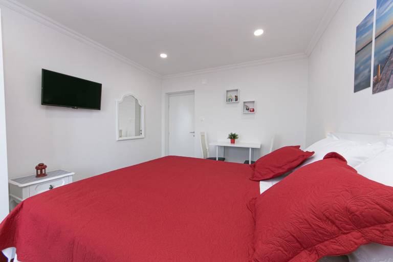 Rental apartment with barbecue & yard | City view | Beach nearby | Pet-friendly — photo 4
