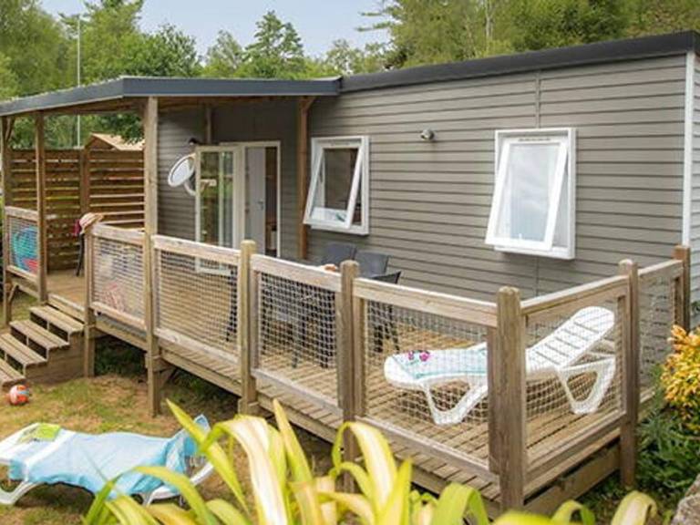 Mobile home with patio & pool — photo 4