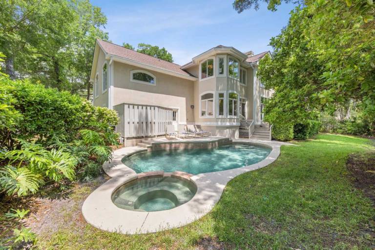 Fully equipped vacation home with BBQ | Pets are welcome in Hilton Head Island, SC