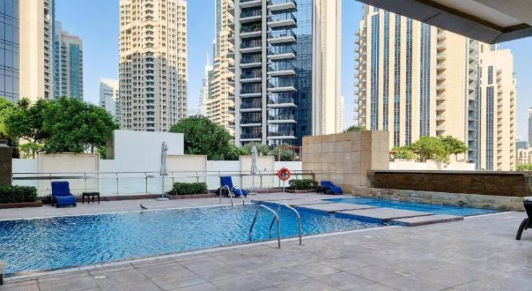 Bright 2BR with Burj, Sea & City Views - Walk to Mall — photo 4