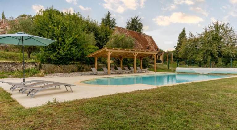 Villa with pool — photo 5