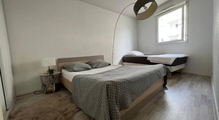 Rental apartment with 2 rooms for 9 persons in Bordeaux