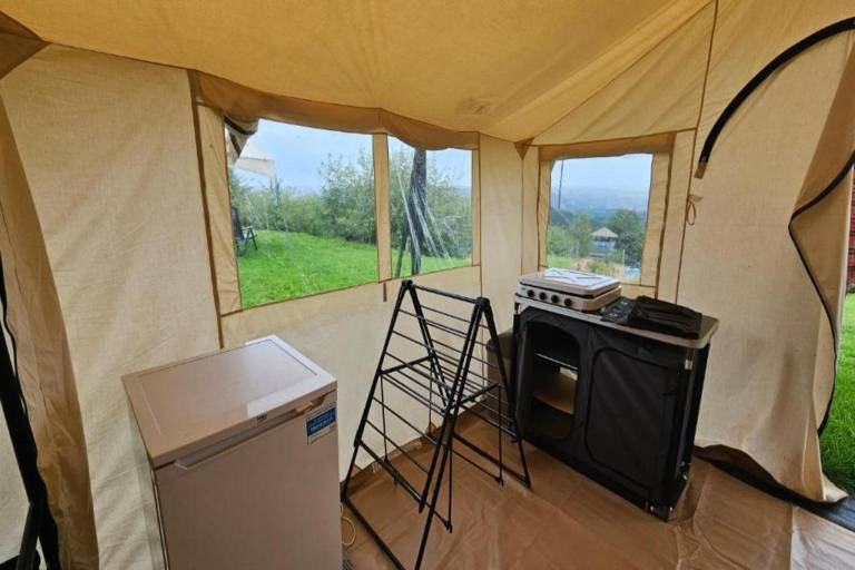 Lodge with garden & patio | Mountain view — photo 4