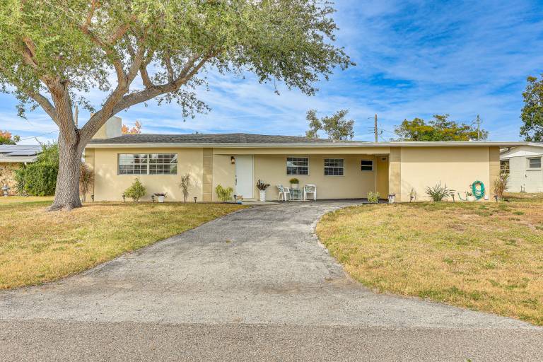Golf, Boat & Beach-Hop: Quiet Port Charlotte Home — photo 5