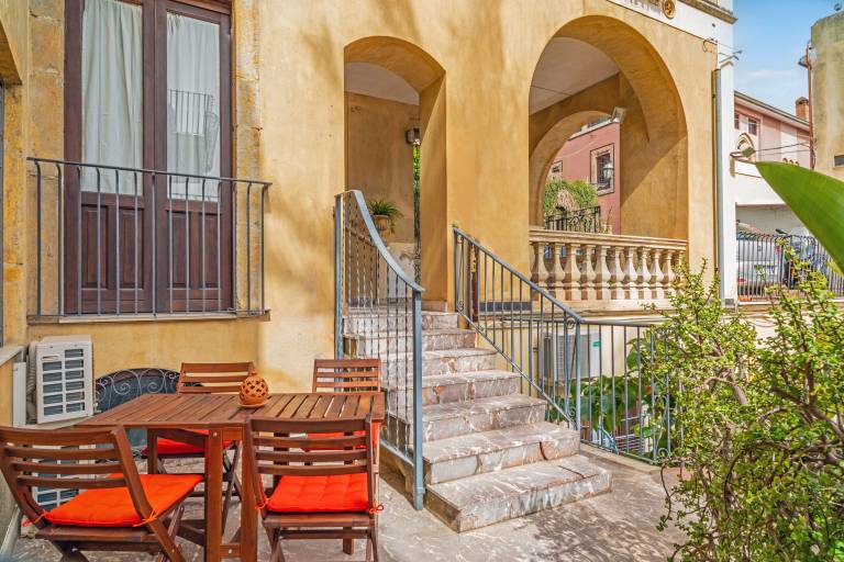 Holiday apartment with fast internet, patio & yard | Garden view in Giardini Naxos