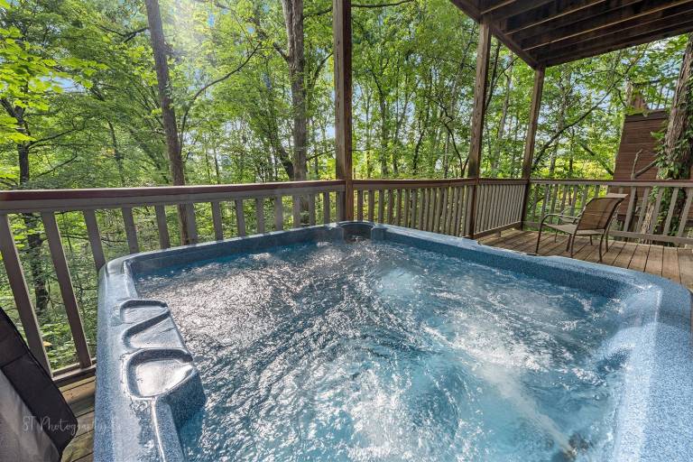 Children-friendly charming cabin with jacuzzi, BBQ & pool | Mountain view | Pets are welcome — photo 3