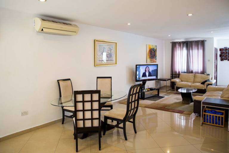 House Adjiringanor