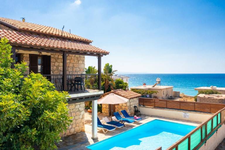 Villa Pomos