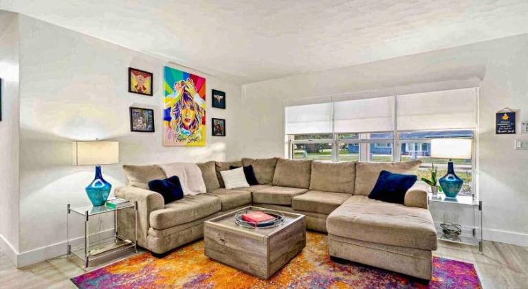 World Cup Luxury Base - 4 Miles to Hard Rock Stadium with Private Pool & Parking — photo 2