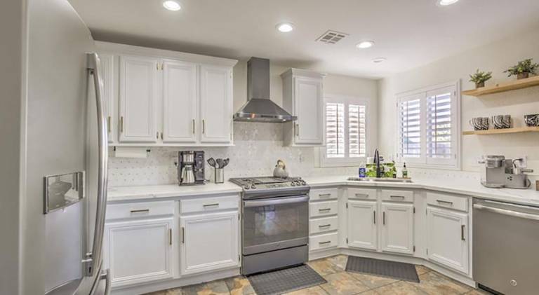 Buddha Gem, Central 6 Bed Room Luxury Home with Pool Hot Tub Game Room and much more — photo 2