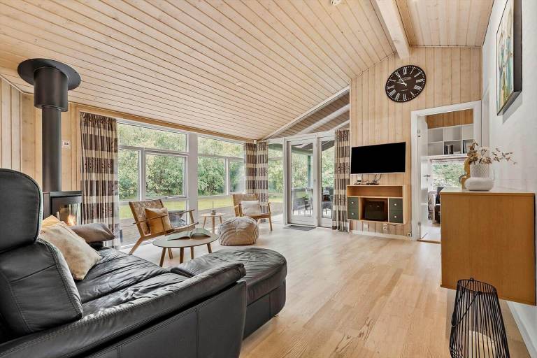 House with patio, barbeque & jacuzzi — photo 4