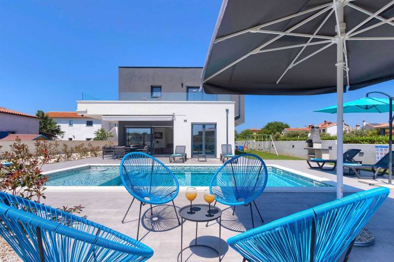 Amazing newly-built 4-BR villa with private pool, close to beaches in Pula