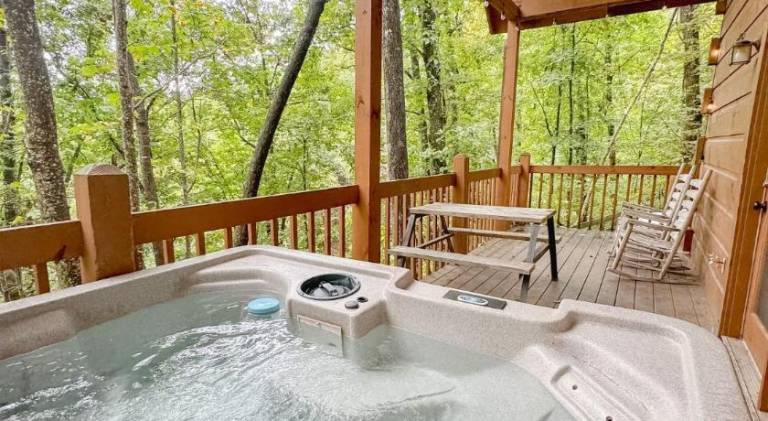 Nice vacation home with hot tub | Pets are welcome in Sevierville, TN