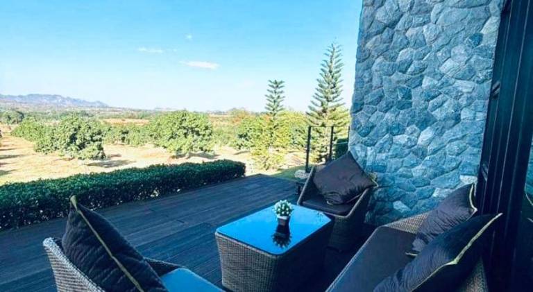 Ample villa with yard, BBQ & patio | Suitable for remote work | Dogs allowed — photo 4